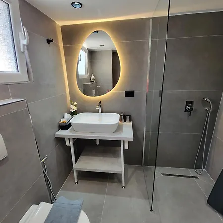 Golden Rays Apartment