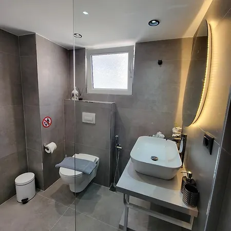 Golden Rays Apartment *