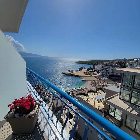 Golden Rays Apartment