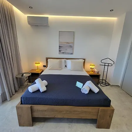 Golden Rays Apartment *