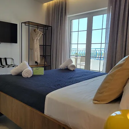 Golden Rays Apartment *