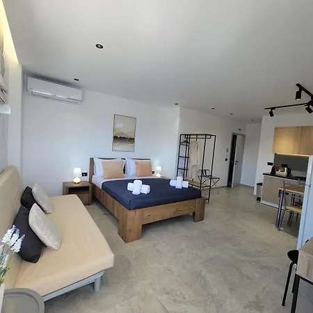 Golden Rays Apartment *