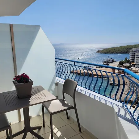 Golden Rays Apartment