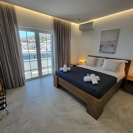 Golden Rays Apartment