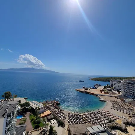 Apartment Golden Rays *