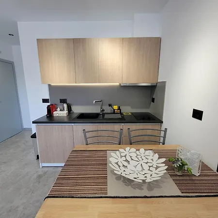 Apartment Golden Rays *