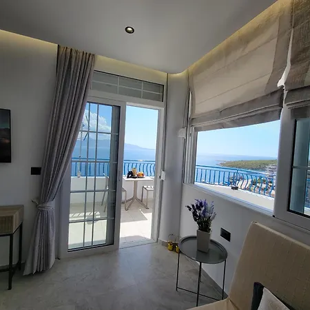 Golden Rays Apartment *